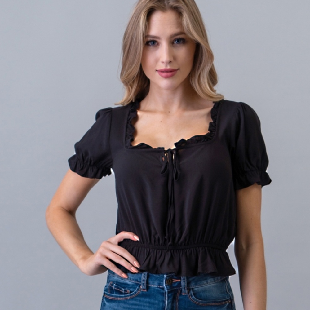 🚨2/$10 Baby Ruffle semi crop Top (in black)